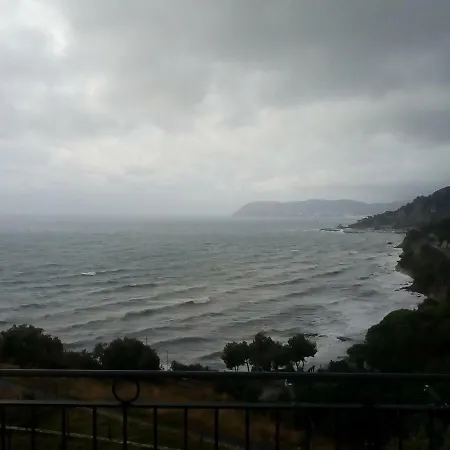 Alojamento de Acomodação e Pequeno-almoço Mare Alassio